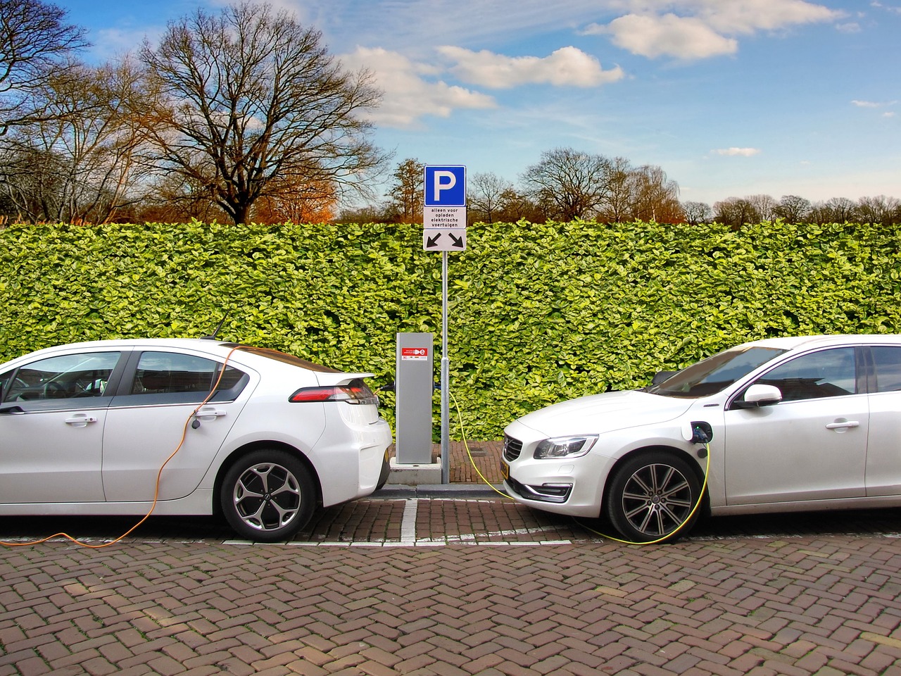 Les clés pour passer à la voiture électrique sereinement